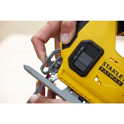 Stanley akumuliatorinis siaurapjūklis SFMCS600B